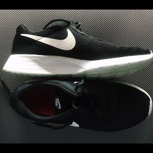 Nike Tanjun Women’s Sneakers